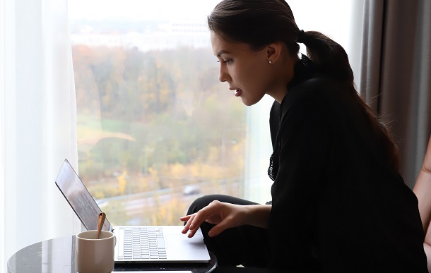 woman looking at the laptop